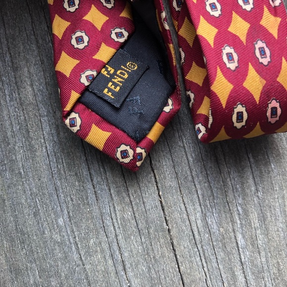 Vintage FENDI Neck Tie / Silk / Made in Italy / Red & Gold Geometric Design - Picture 4 of 7
